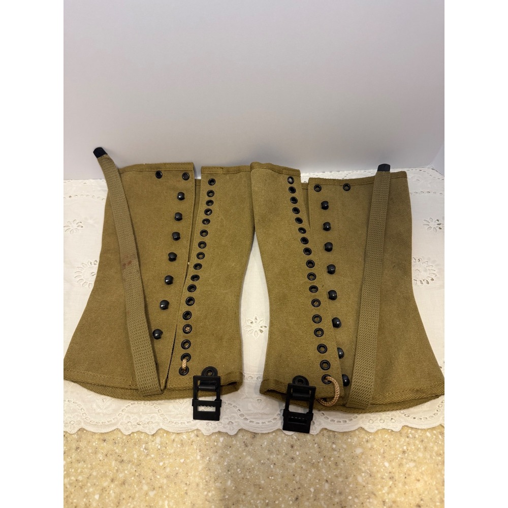 US Military Canvas Gaiters Marked 1943 & Ammunition Pouch 1942 Set - Picture 6 of 11